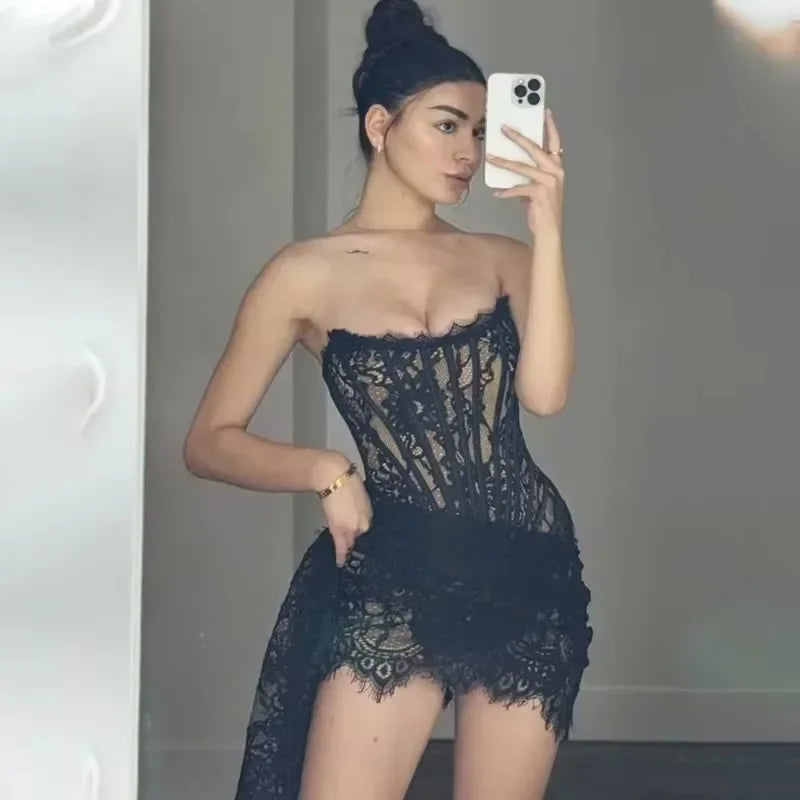 Vestido de Noche Strapless con Encaje